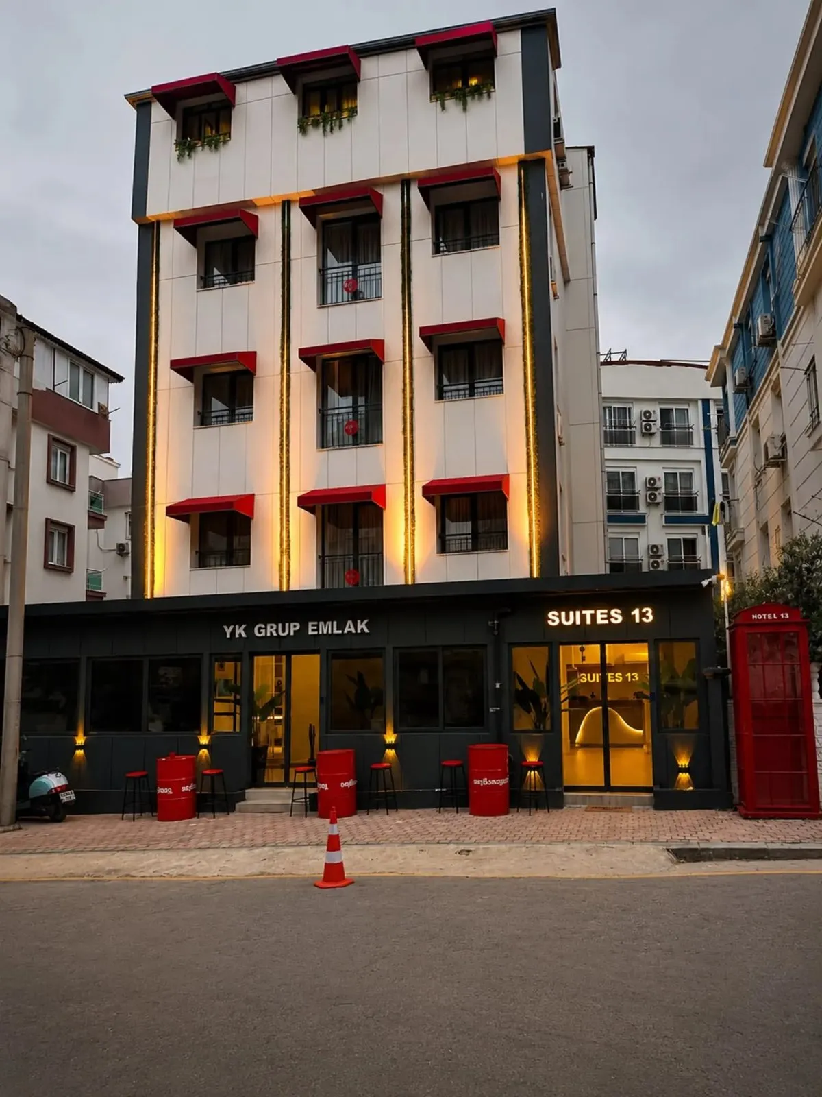 Hotel 13 cephesi, gündüz