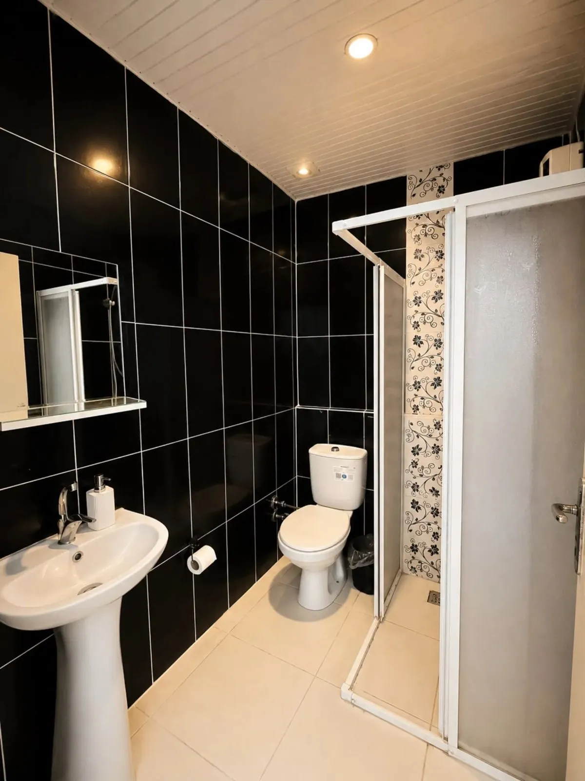 1+1 suit oturma alanı, sarı koltuk